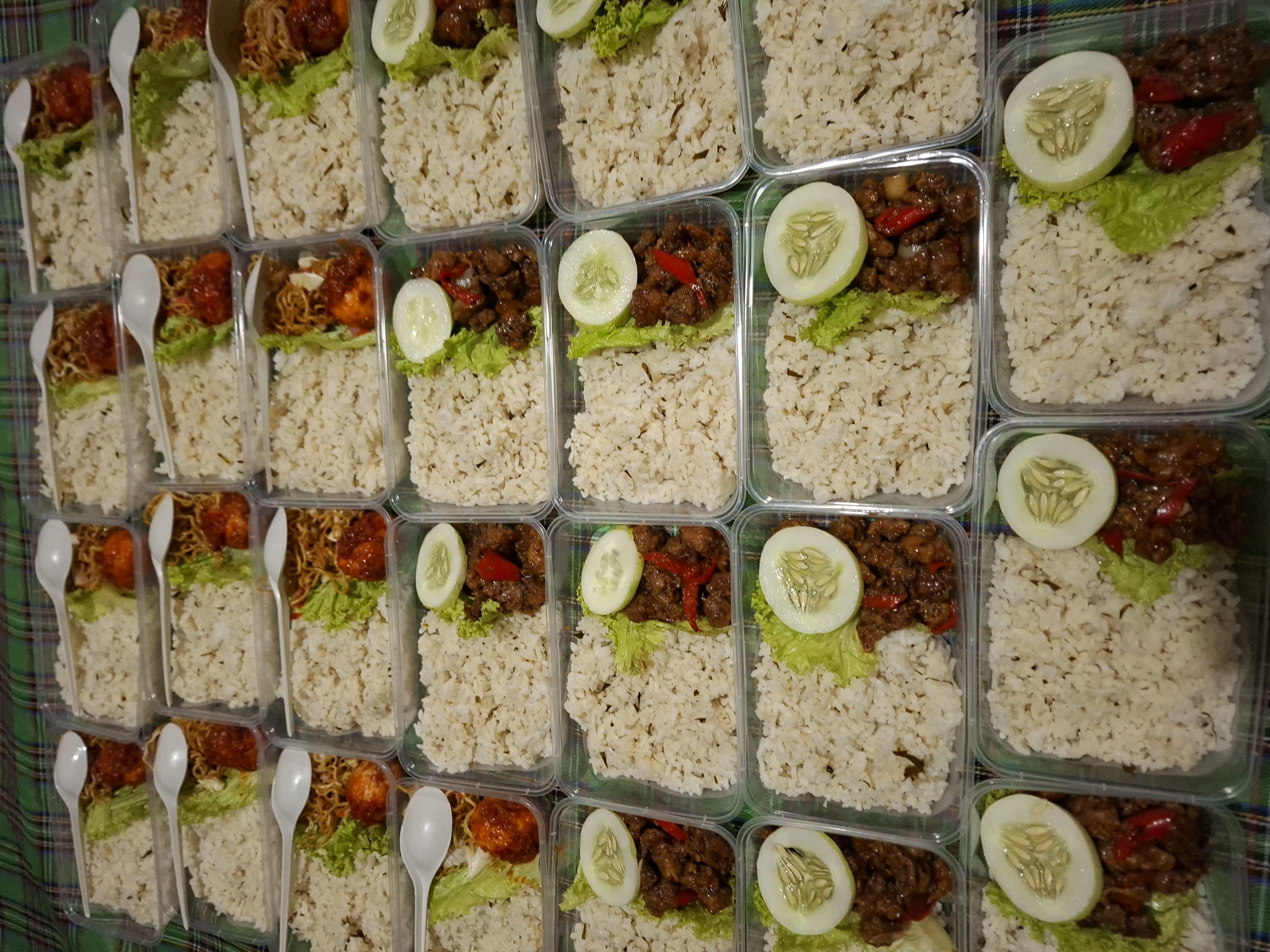 Nasi daun jeruk ayam lada hitam