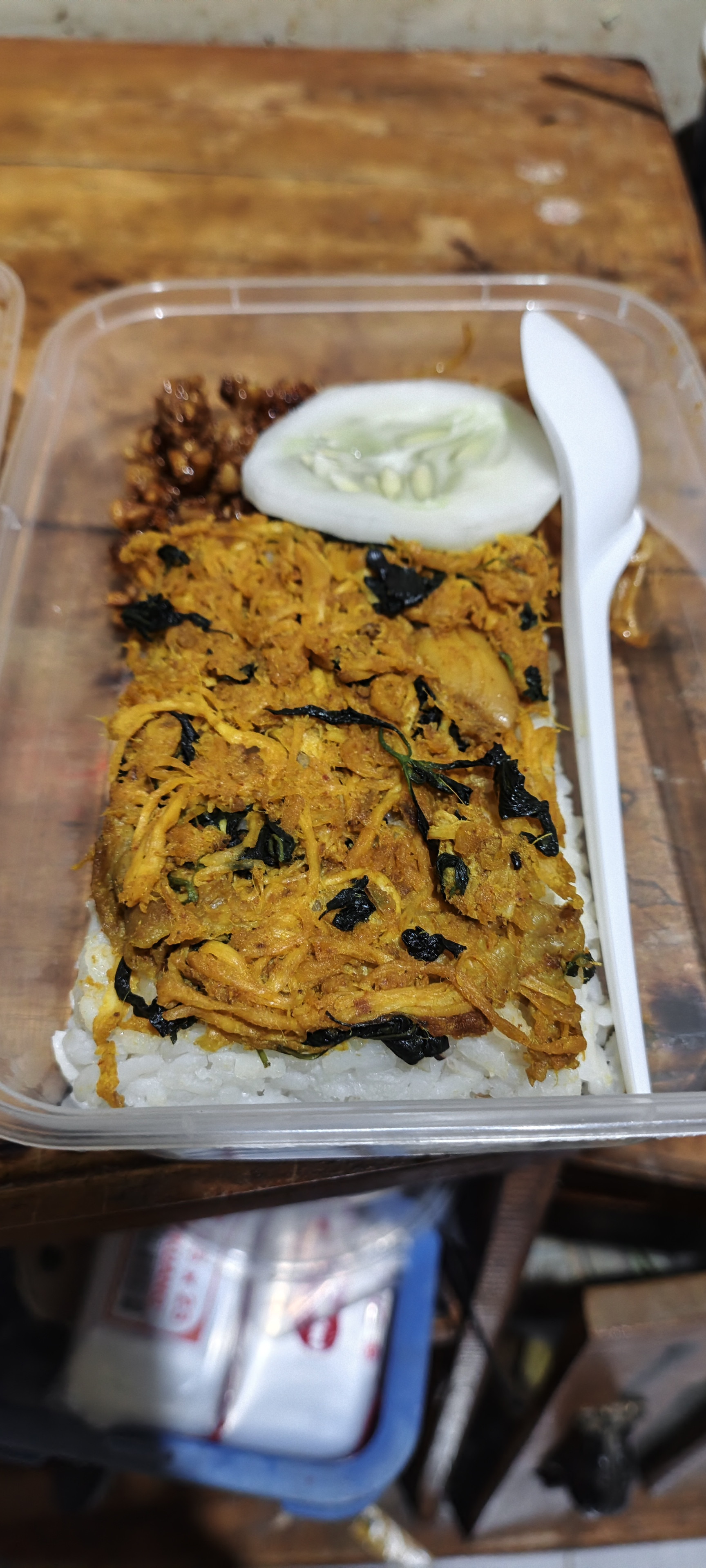 Nasi ayam suwir kemangi